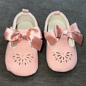 New w/o tags pink baby shoes size 3-6 months